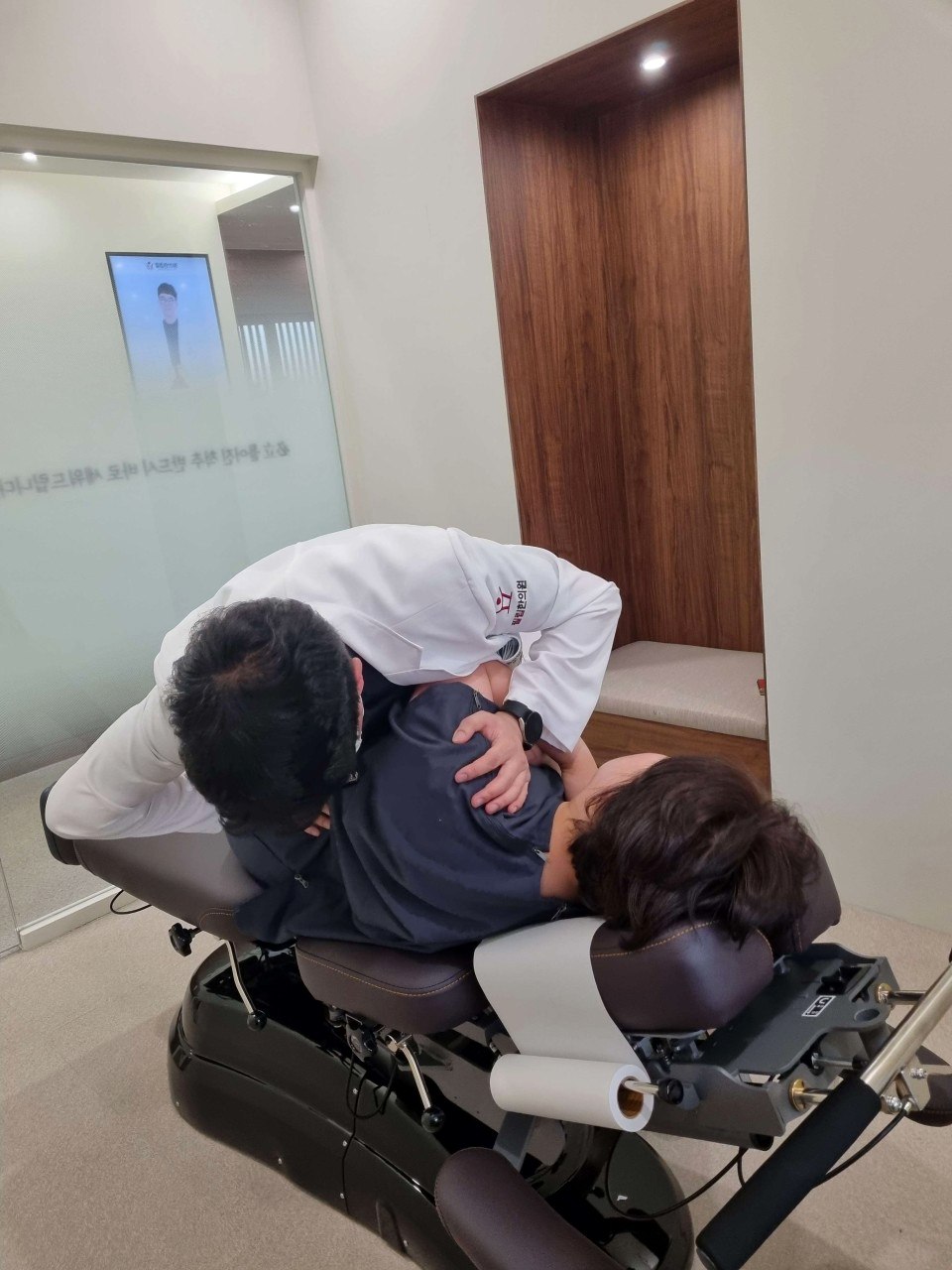 필립한의원 실제 추나 진료 모습